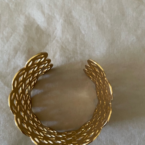 Adjustable gold cuff - Picture 2 of 5